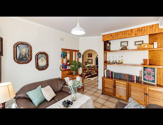 4 BEDROOM FREEHOLD FOR SALE IN BRACKENDOWNS